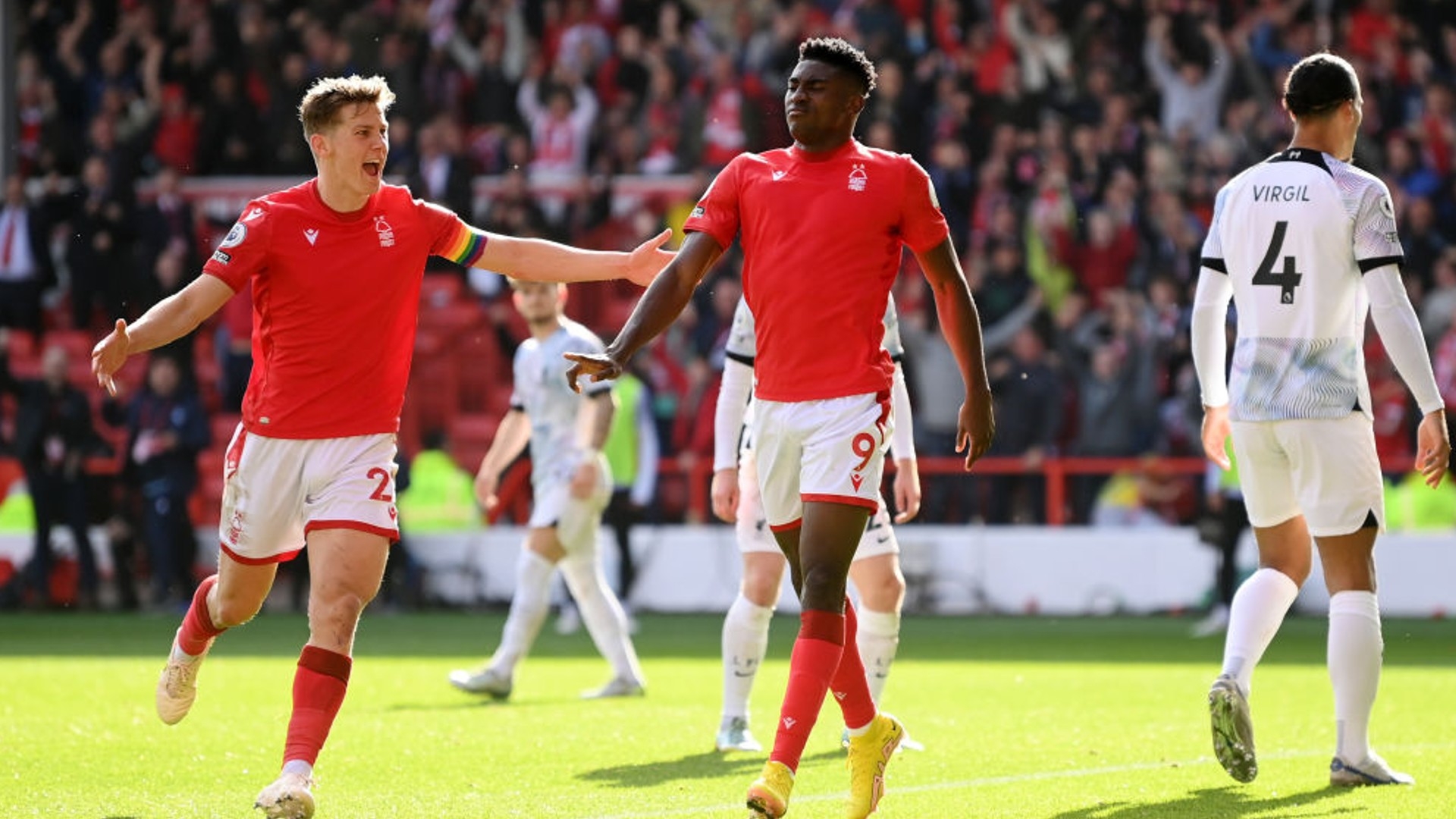 位队长在比 位队长在比