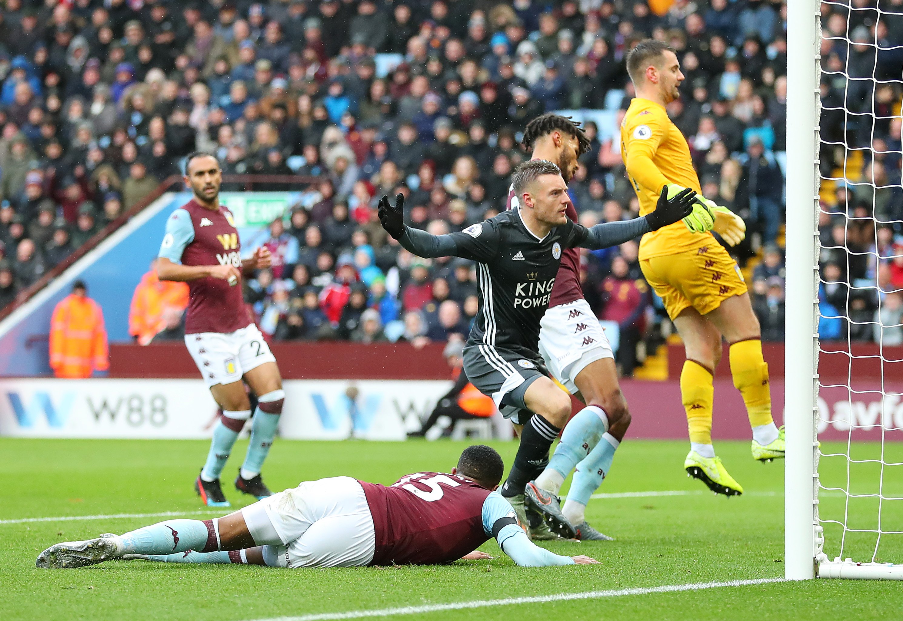 纳边后卫古 纳边后卫古